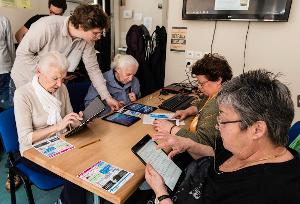 Transmettre l'expérience du numérique à des SENIORS en difficulté avec l'utilisation des équipements